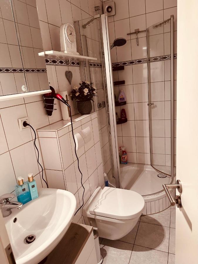 4 Zimmer 11 Personen Wohnung Garten Terrasse Grill 2 Badezimmer Wuppertal Exterior photo